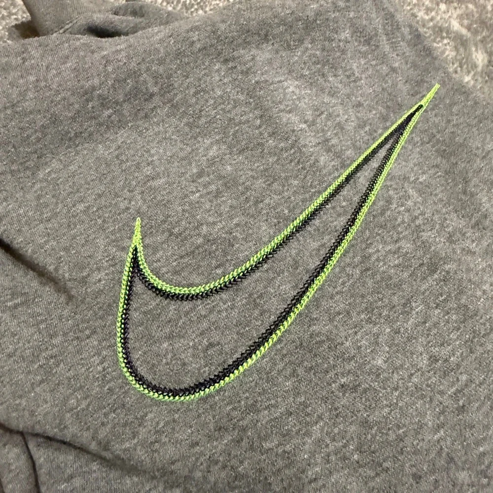 Nike Men's Gray Pullover Hoodie Neon Green Swoosh Logo Embroidered‎ Size XL